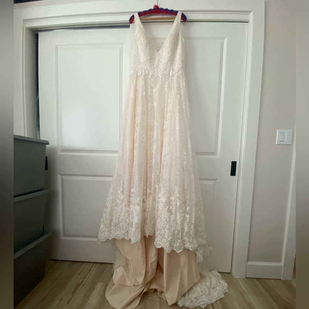 Elegant Cream Lace Women’s Dress